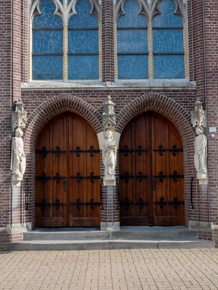 detail entree st lambertuskerk hoogstraat 299